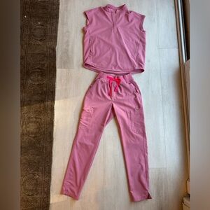 Chalk Pink FIGS XS Scrub Set